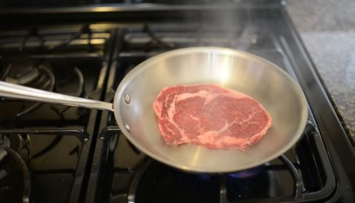 Stainless-Steel-Steak-Pan making beef steak in stainless pan